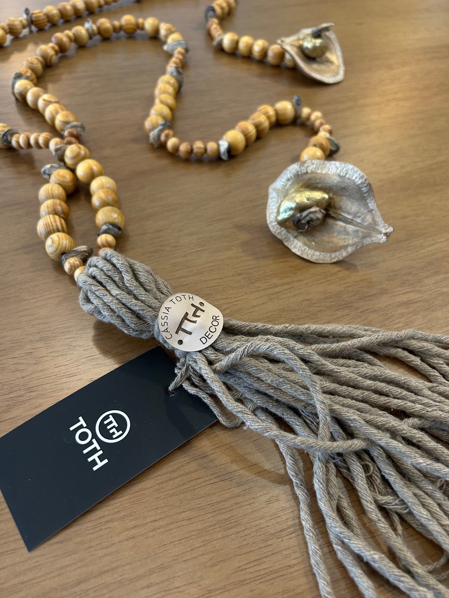 Colar Decorativo Bolas de Madeira Natural Sementes Nativas Tassel de Barbante