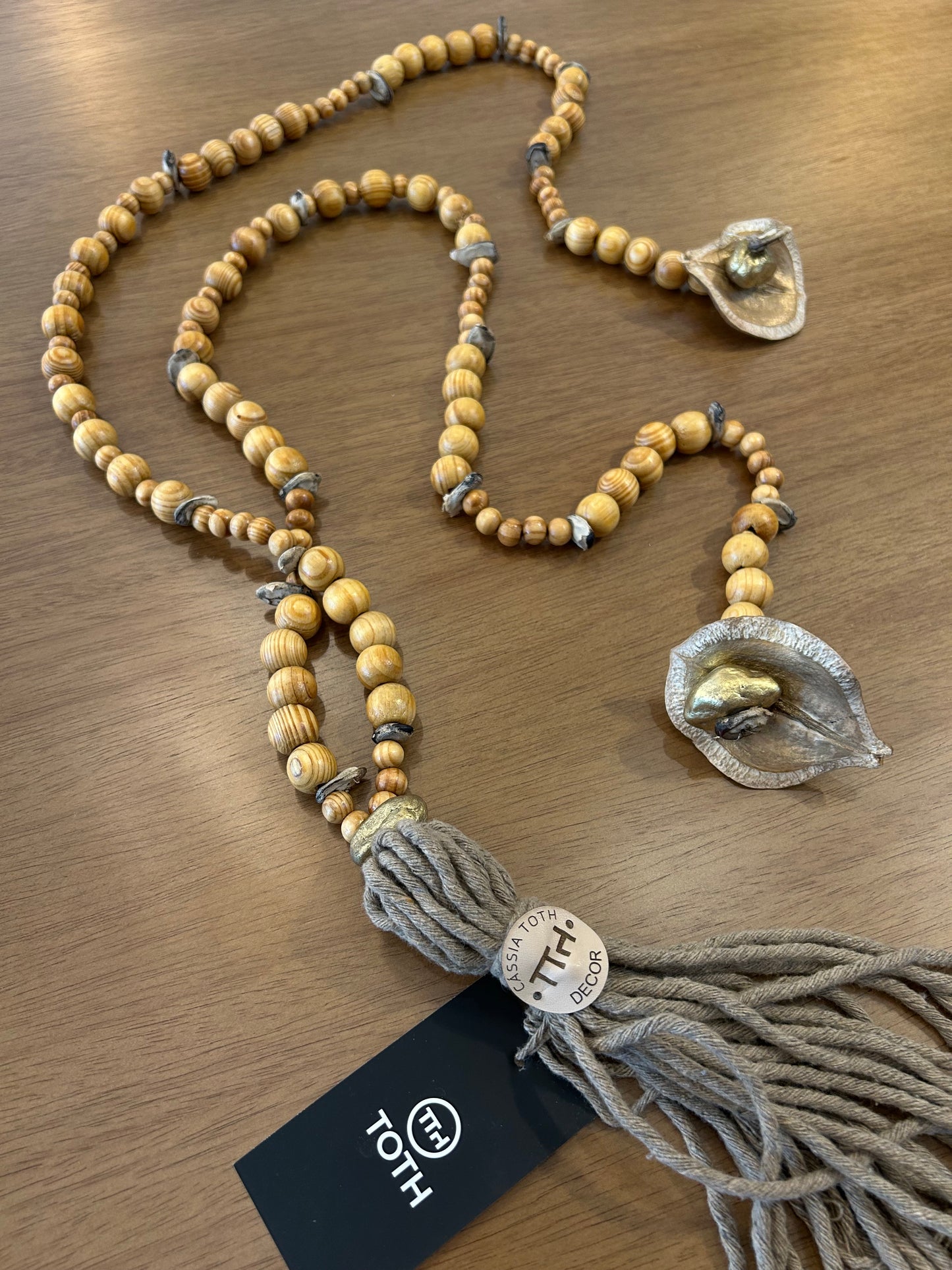 Colar Decorativo Bolas de Madeira Natural Sementes Nativas Tassel de Barbante