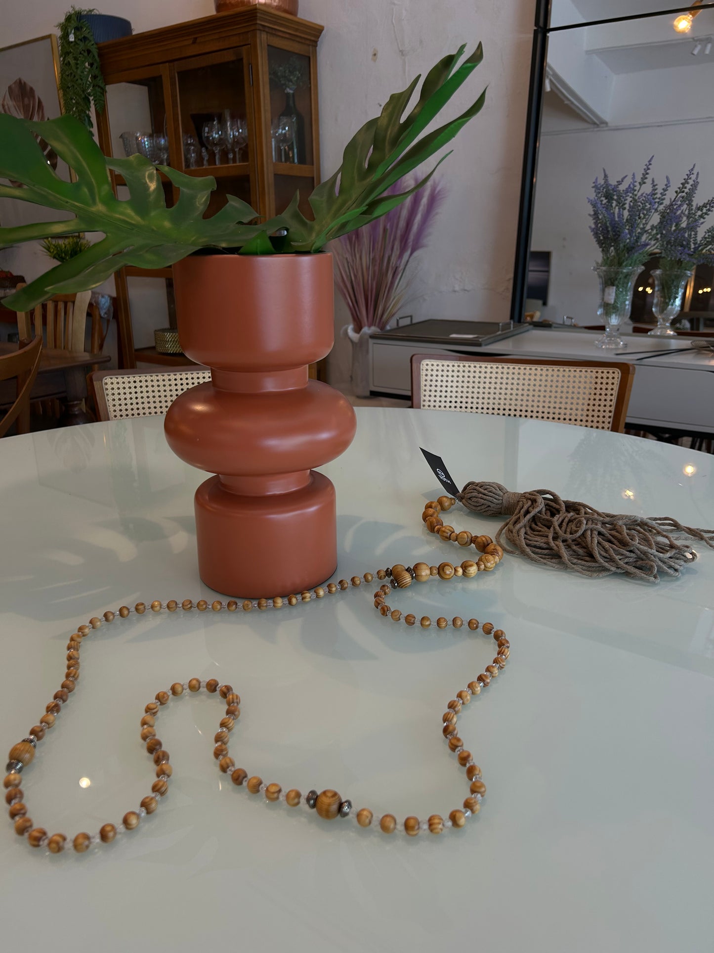 Collar decorativo con borlas de hilo de bolas de madera natural y acrílico