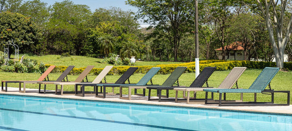 Ambiente 1 com Star Lightweight Sun Lounger in Black Aluminum with Sepia Fiber