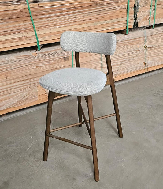 Taburete Noa Madera Marrón con Respaldo y Asiento Tapizado en Tela 116