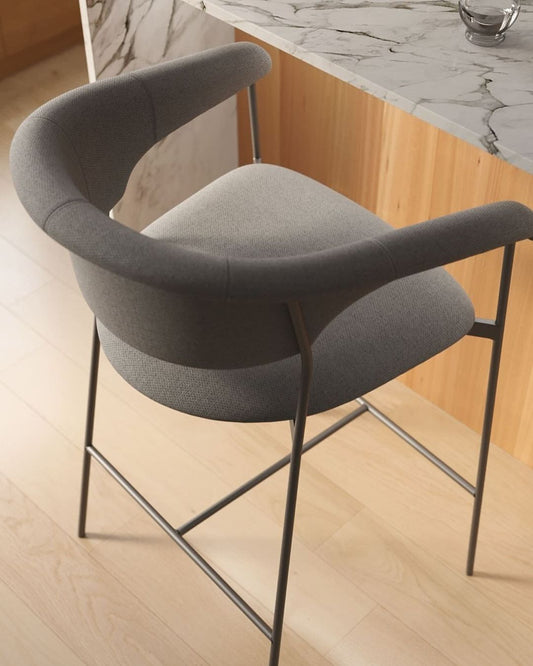 Taburete Sligo de hierro negro con respaldo y asiento tapizados en gris