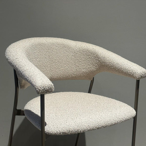 Ambiente 2 com Silla Sligo Iron Color Grafito Respaldo y Asiento Tapizado en Tela 143