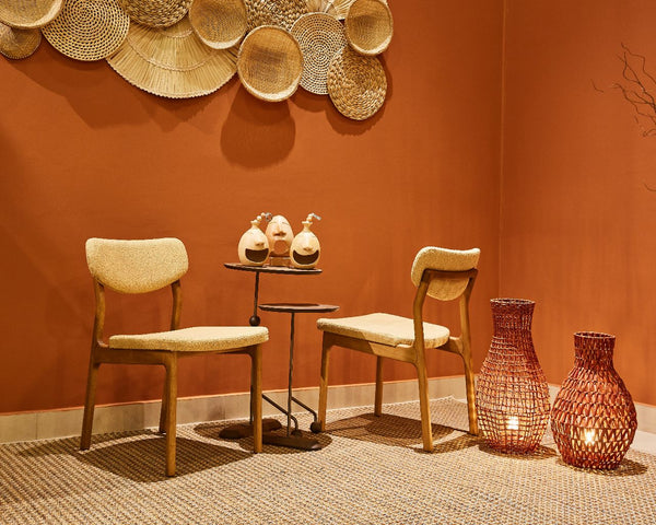 Ambiente 3 com Silla Meg Madera Canela Respaldo y Asiento Tapizado Tela 138