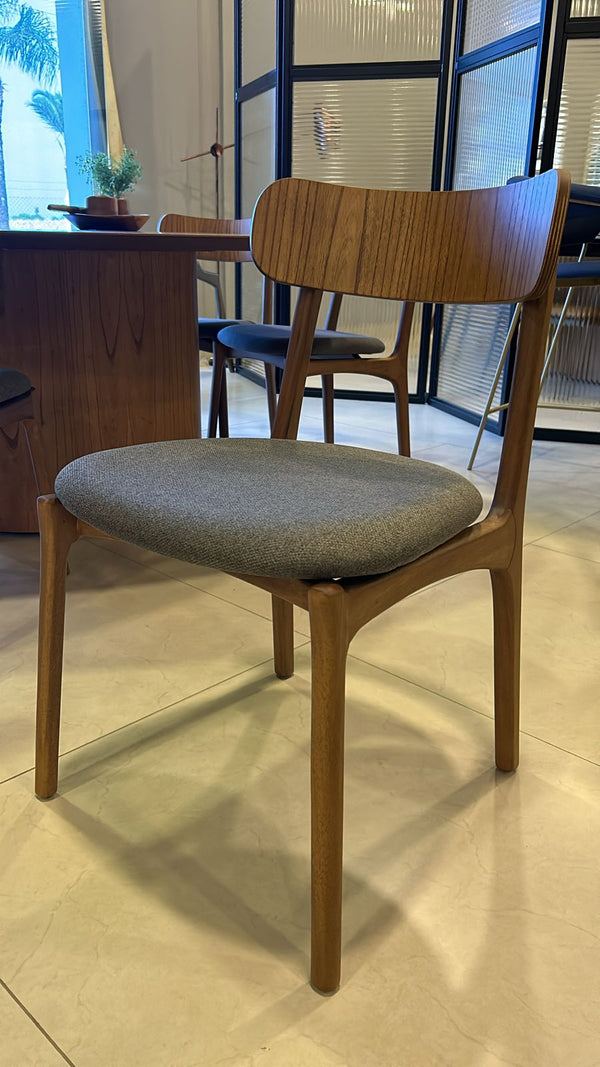 Ambiente 1 com Silla Roven Madera Ebonizada Respaldo y Asiento Tapizado Tela 153