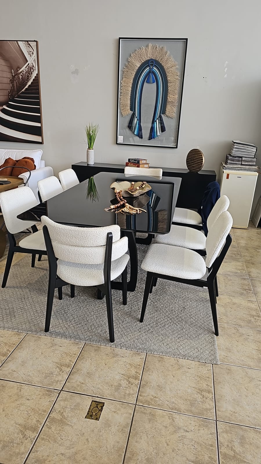 Mesa de comedor Adele 240x110 cm base de madera negra Tapa de cristal negro desagüe esquinero 50