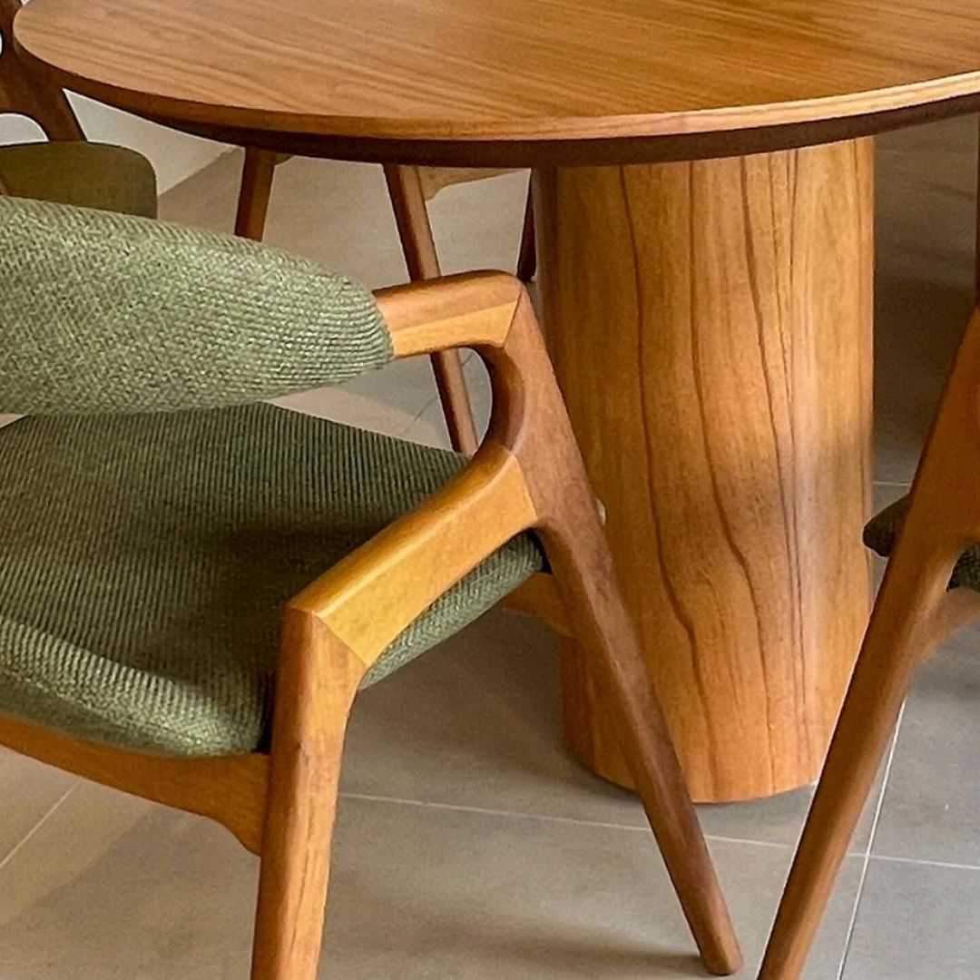 Silla Beluno Madera Canela Respaldo y Asiento Tapizado Tela 163