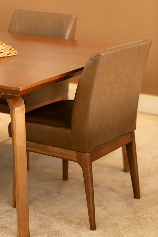 Cadeira Cecilia Madeira Maciça Assento e Encosto Multilaminado Estofado