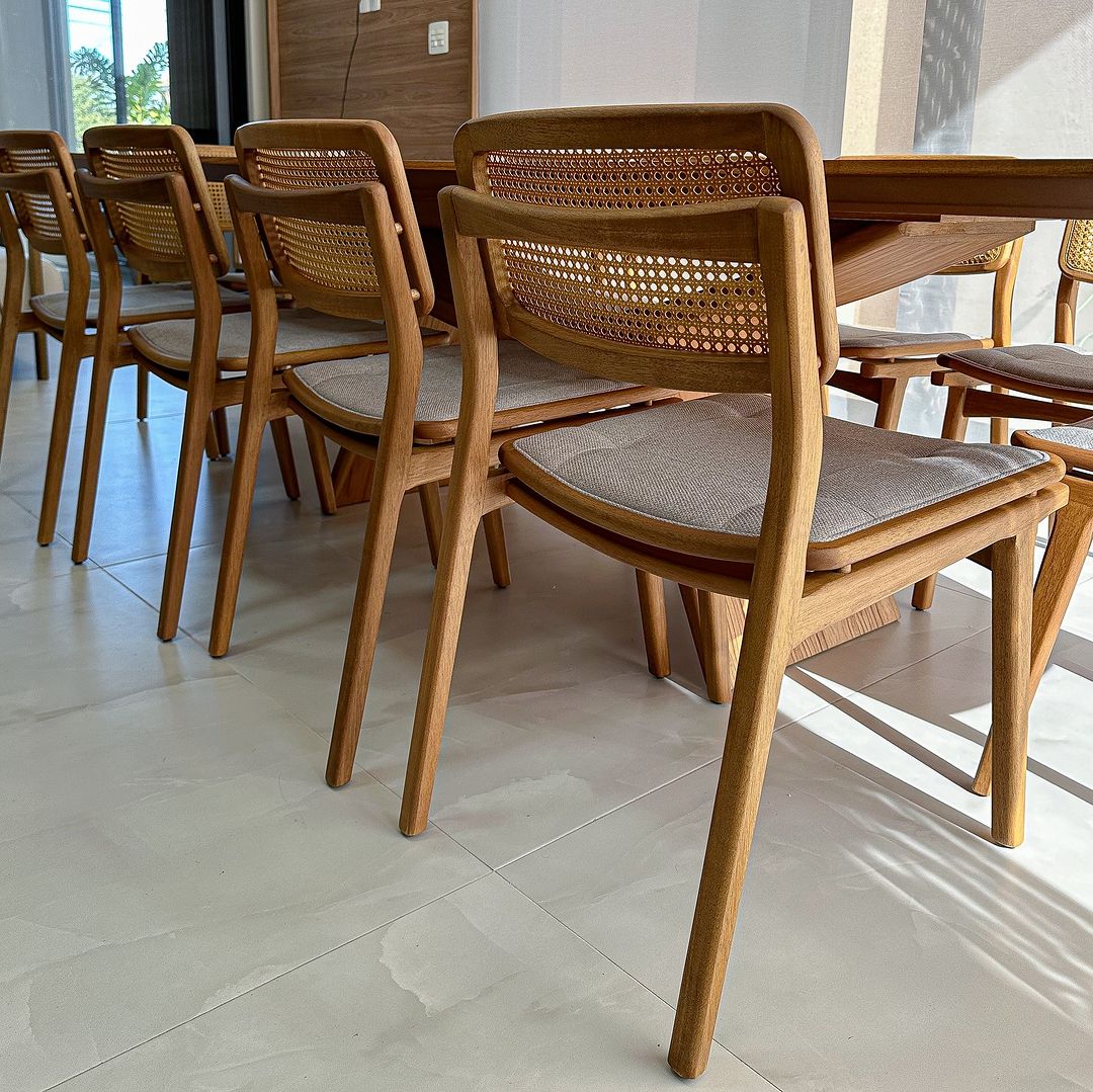 Silla Iasmin Madera Canela con Respaldo Hexagonal de Paja y Asiento Tapizado en Tela 146