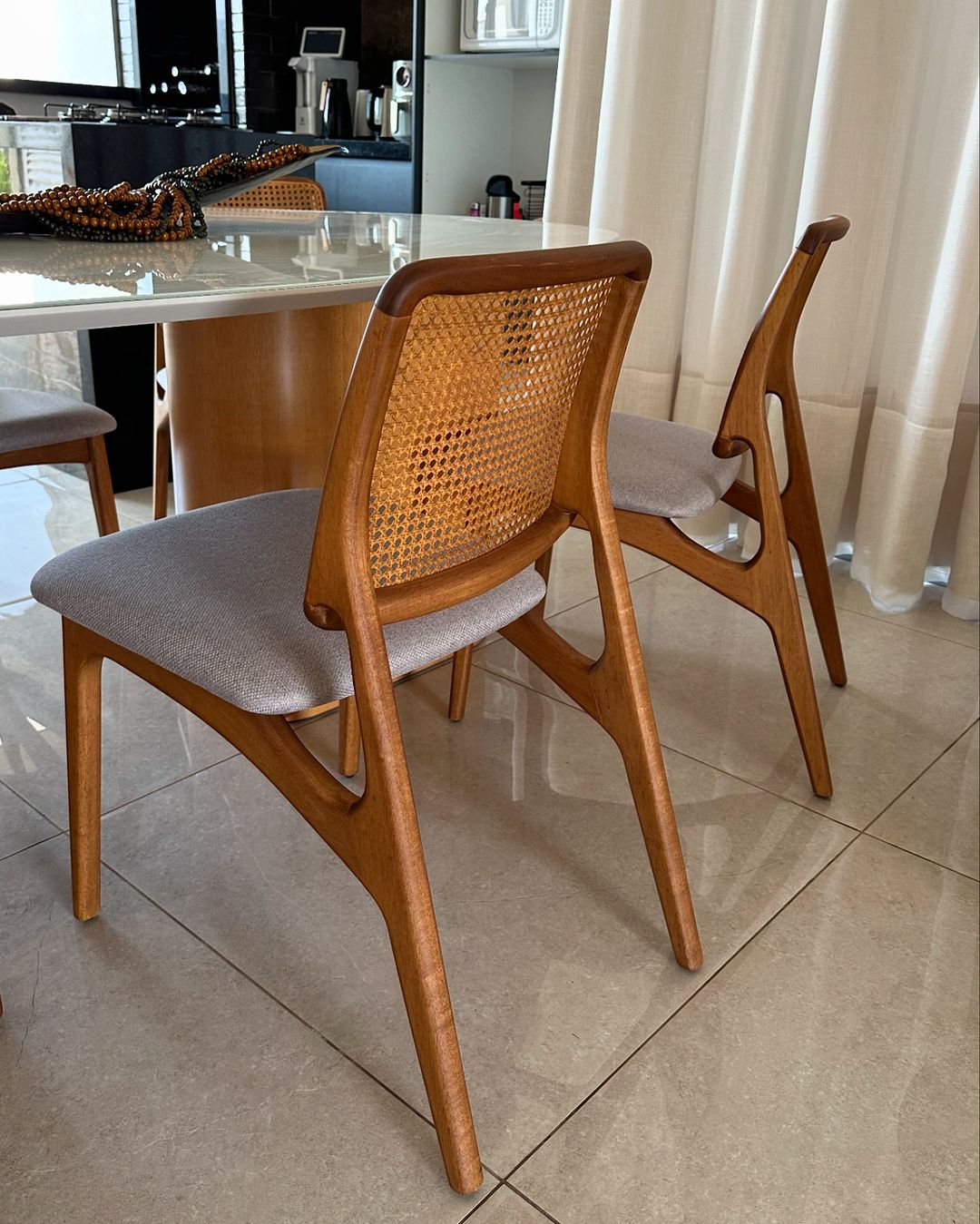 Silla Kozani China Respaldo de madera Respaldo hexagonal de paja Asiento tapizado de tela 121