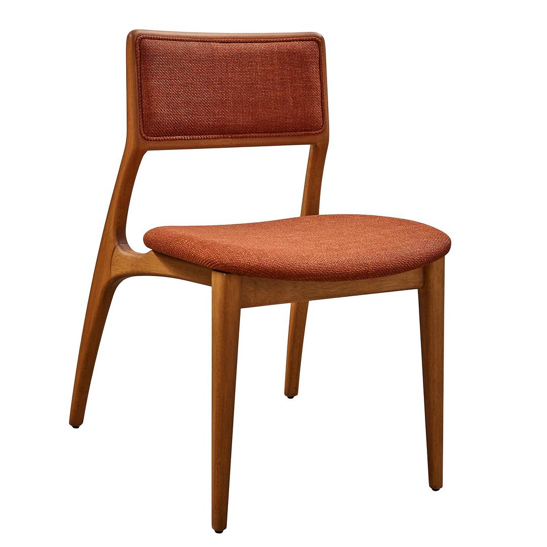 Sillón Elevador de Madera Canela con Respaldo y Asiento Tapizado en Tela 162