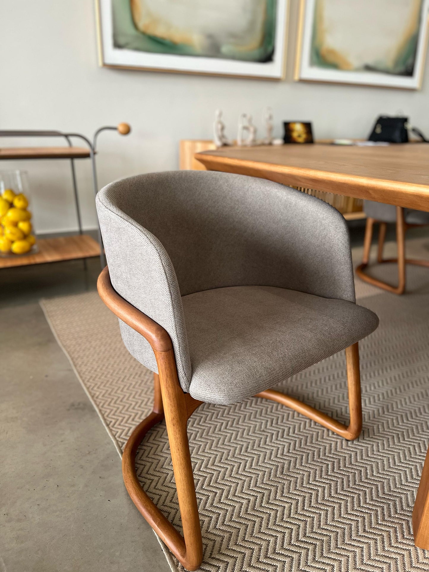 Silla Ginga Respaldo y Asiento de Madera Natural Canela Tapizado en Tela G.2-348