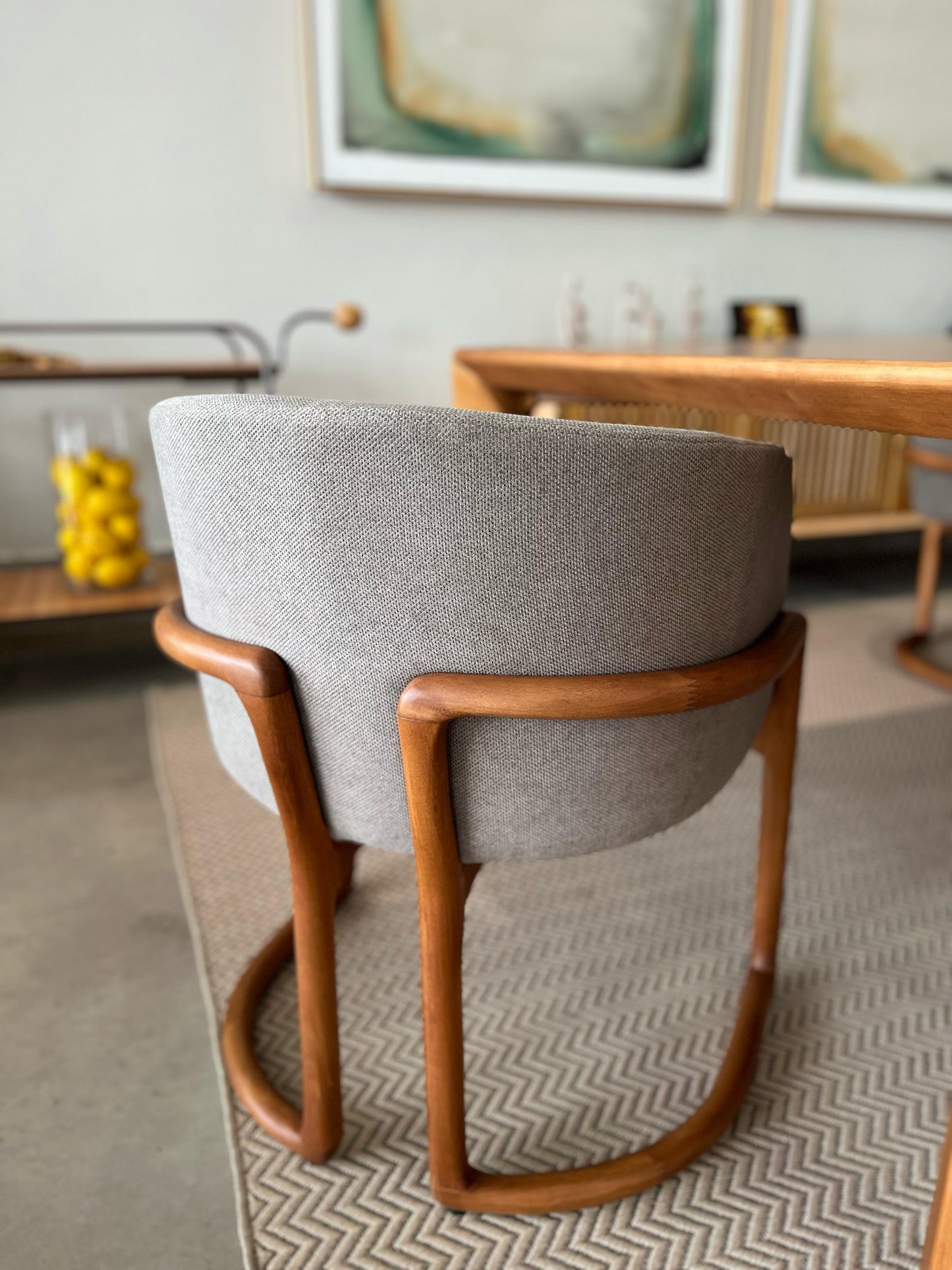 Silla Ginga Respaldo y Asiento de Madera Natural Canela Tapizado en Tela G.2-348