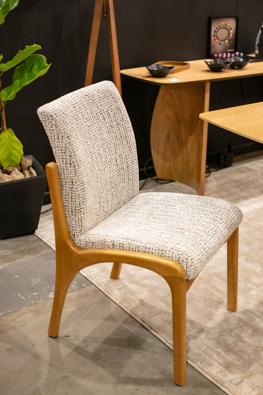 Cadeira Martina Sem Braço Madeira Maciça Assento e Encosto Multilaminado Estofado