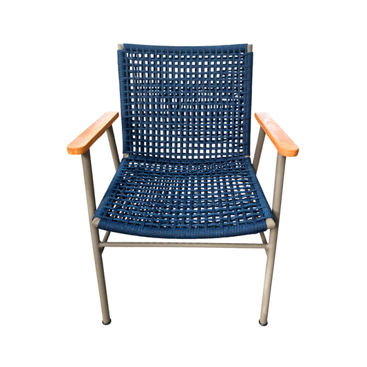 Cadeira Seiva com Braço Alumínio cor Fendi e Corda Náutica cor Azul Marinho Quadriculada