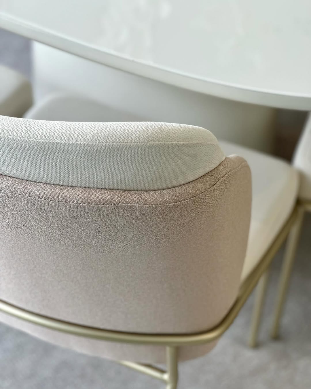 Cadeira Stella Aço Dourado Tecido A