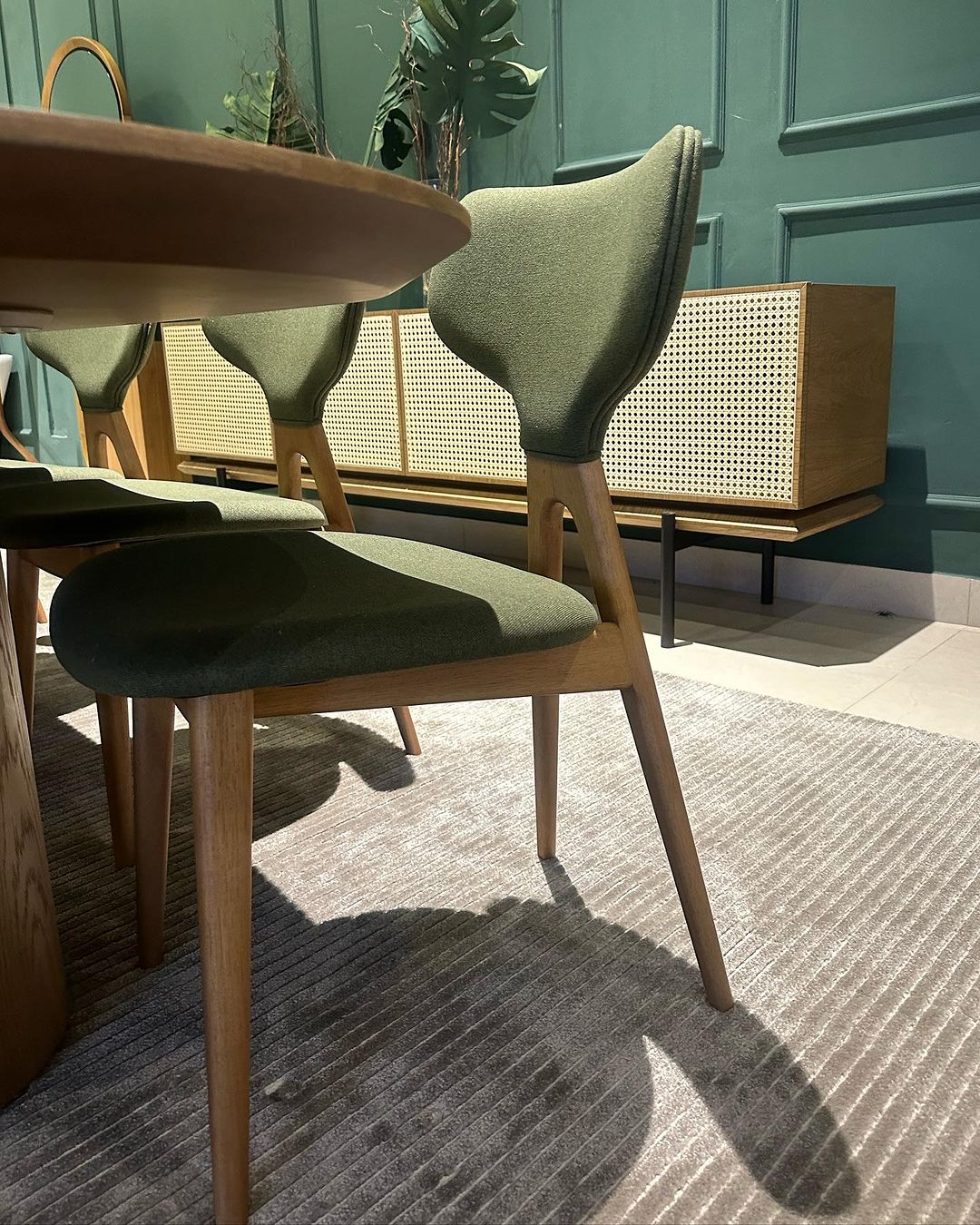 Silla Trian Madera Canela Respaldo y Asiento Tapizado Tela 163