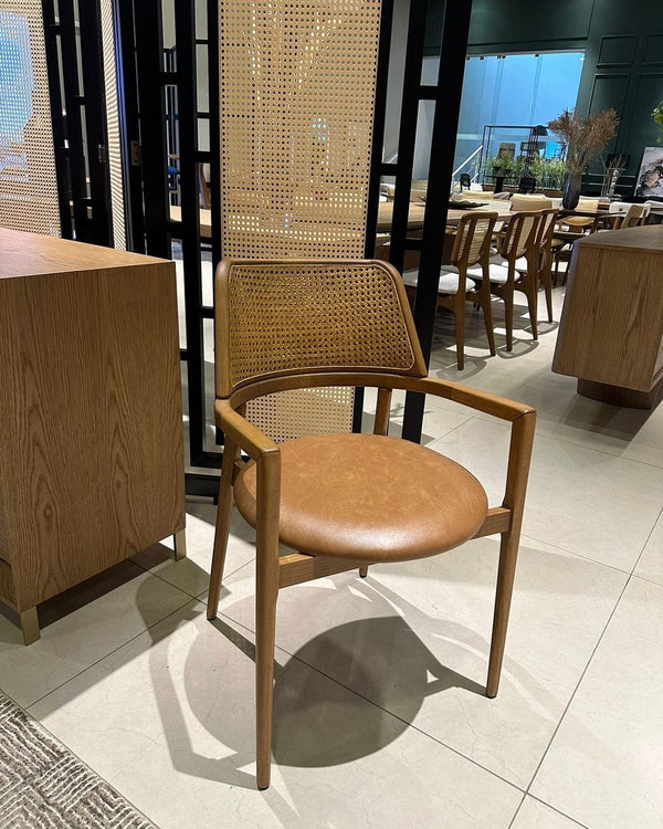 Ambiente 3 com Silla Turín Madera Canela Respaldo y Asiento Tapizado Tela 126