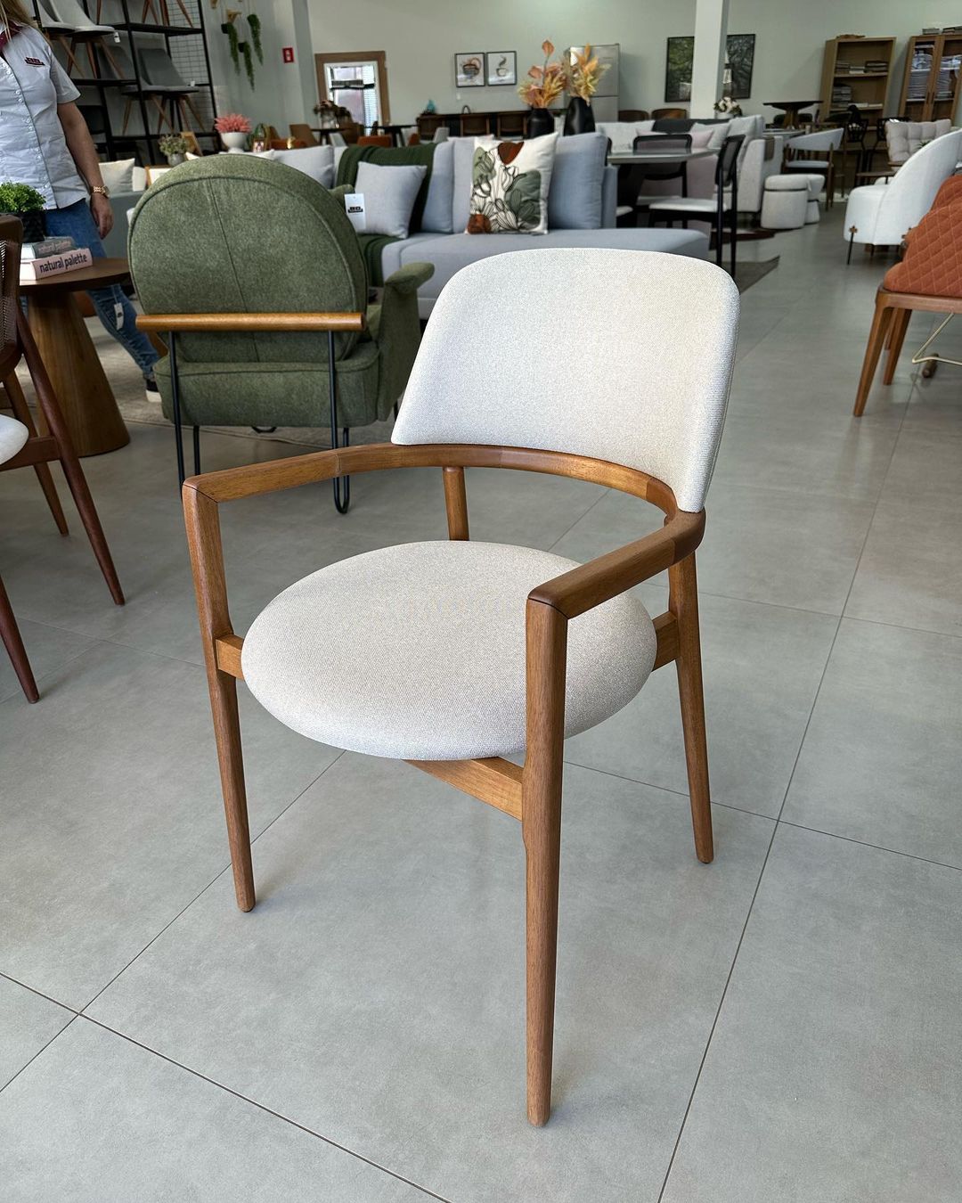 Silla Turim Madera Nogal Respaldo y Asiento Tapizado Tela 112