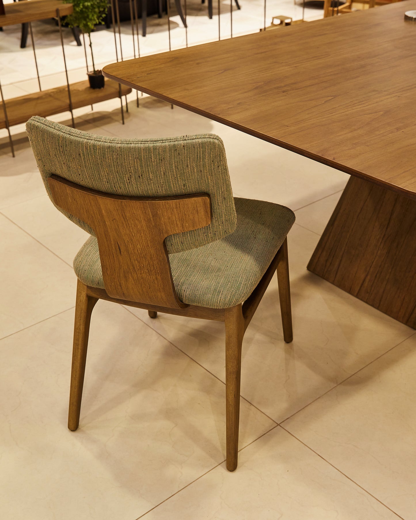 Silla Flask Madera Canela Respaldo y Asiento Tapizado Tela 129