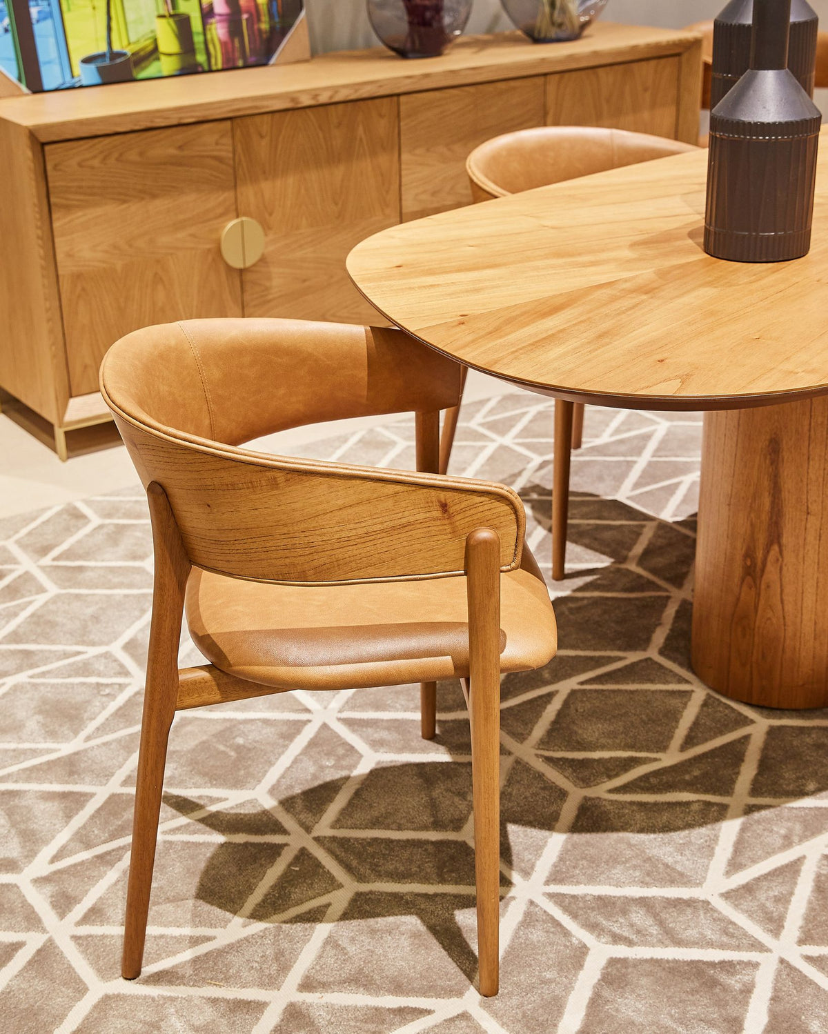 Silla Cristal Respaldo Madera Canela y Asiento Tapizado Tela 94 | Toth Móveis