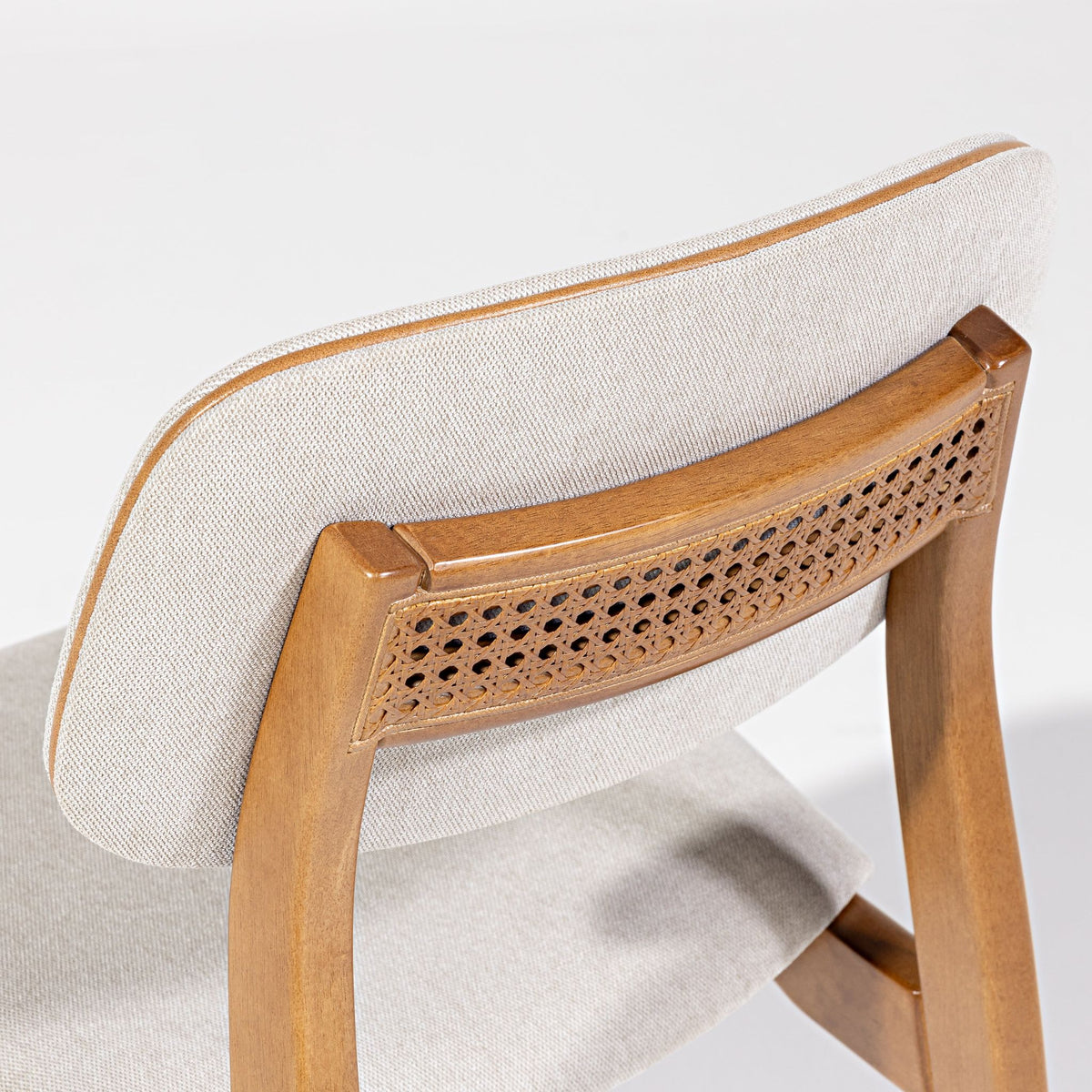 Silla Cristal Respaldo Madera Canela y Asiento Tapizado Tela 94 | Toth Móveis
