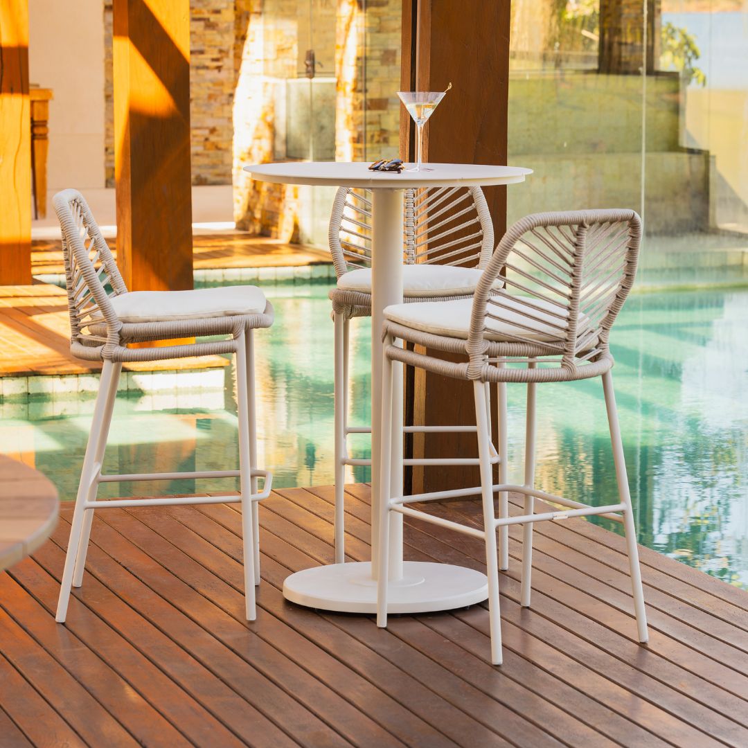 Taburete Selecta Aluminio Color Beige Cuerda Náutica Color Arena Asiento Tapizado Capitán Tela Alabastro
