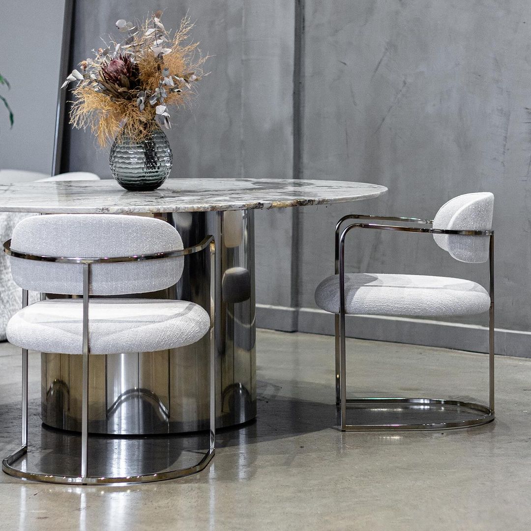 Cadeira Deli Inox Cor Ônix Encosto e Assento Estofado Tecido 1818F