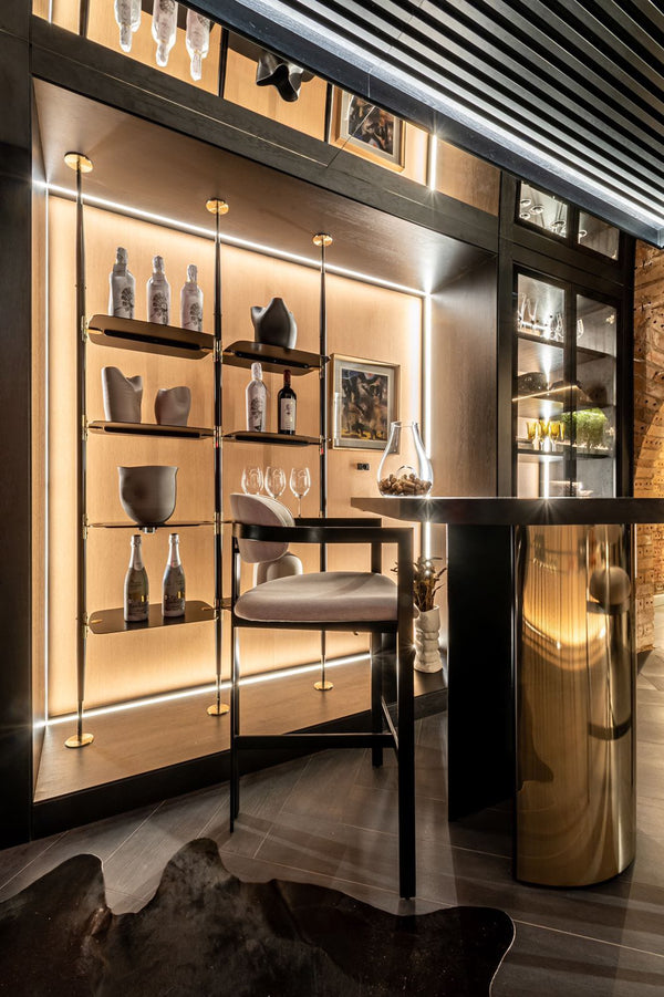 Ambiente 3 com Banqueta Cloe Aço Carbono Pintado Dourado Encosto e Assento Estofado Tecido 4500D