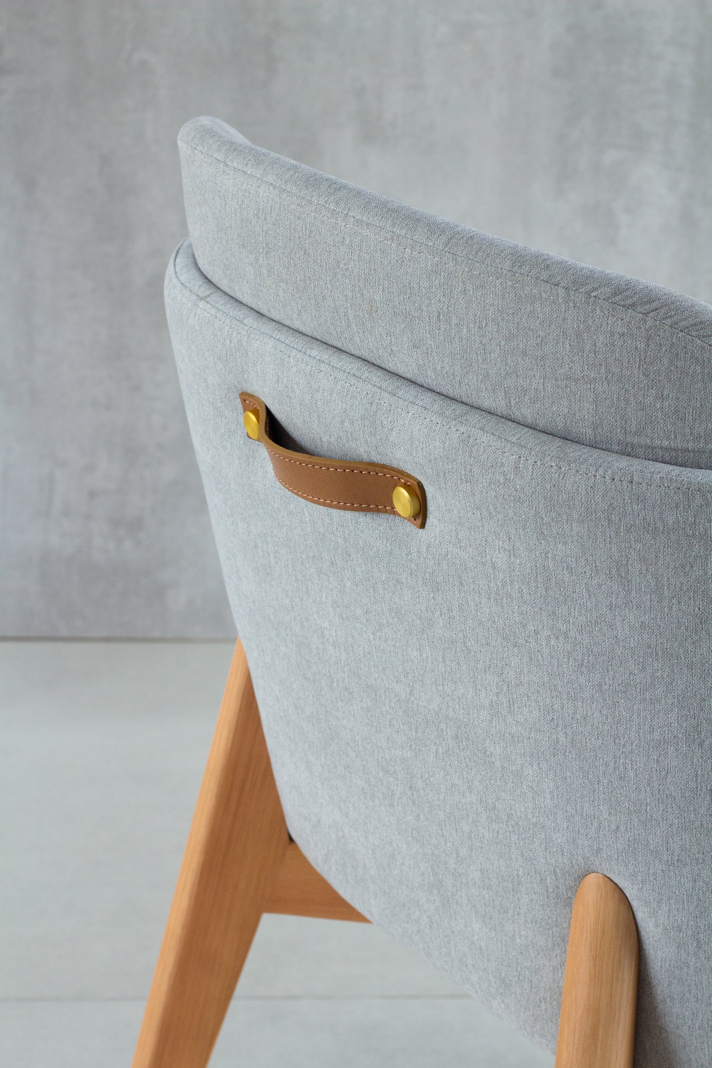 Silla Cloe Respaldo de Madera Negra Tapizada en Tela BR23 Asiento de Tela BR5000 Mango Negro