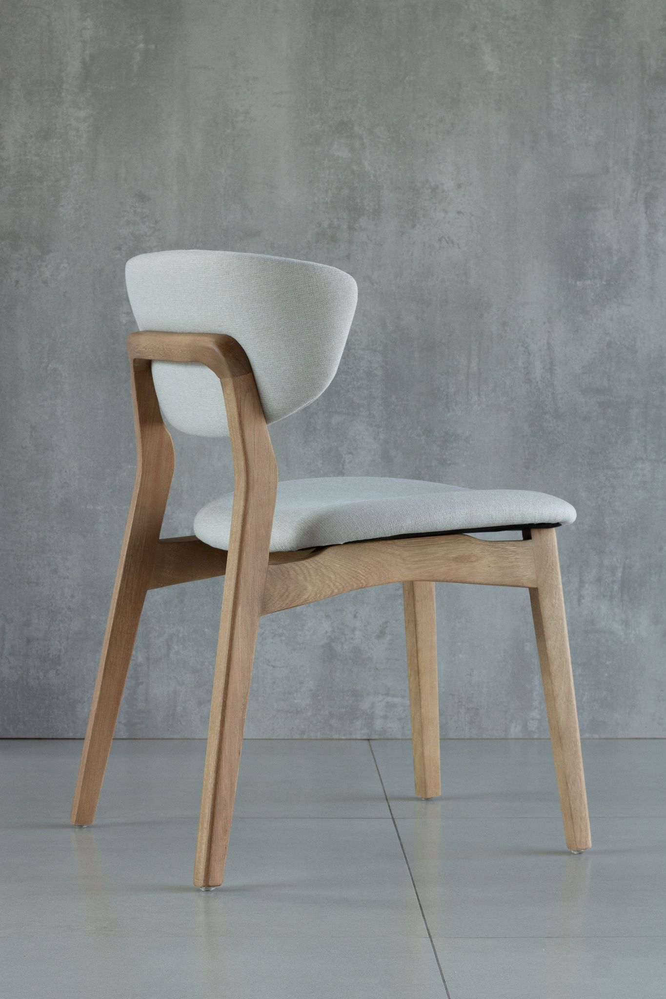 Adara Chair with Matte Black Wood Armrest, Gold Metal, Upholstered Fabric Seat BR6000 | Toth Móveis