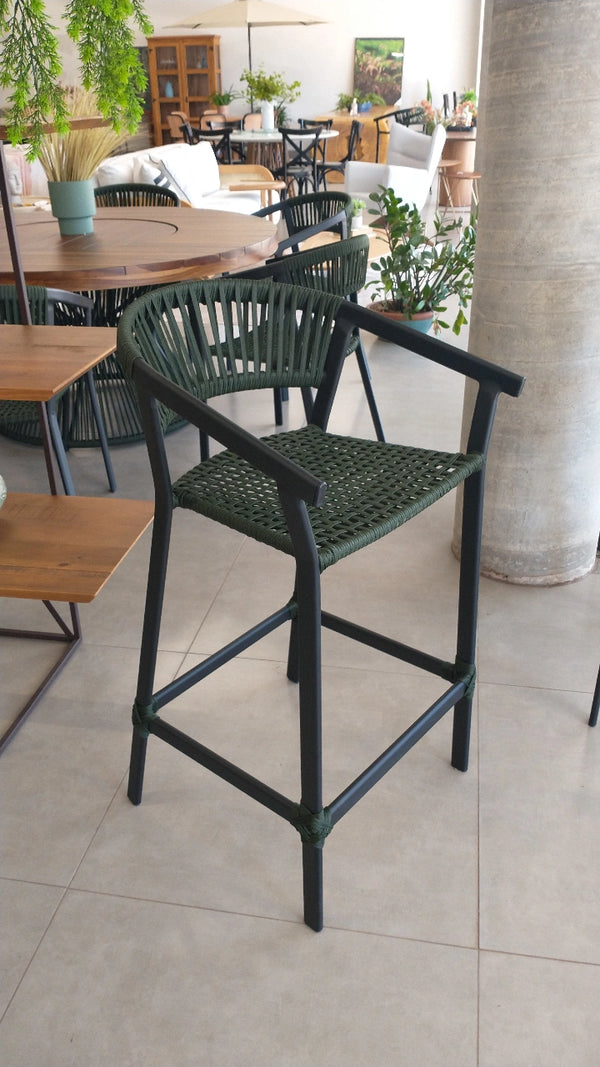 Ambiente 1 com Taburete de Aluminio Negro con Cuerda Náutica Verde Musgo