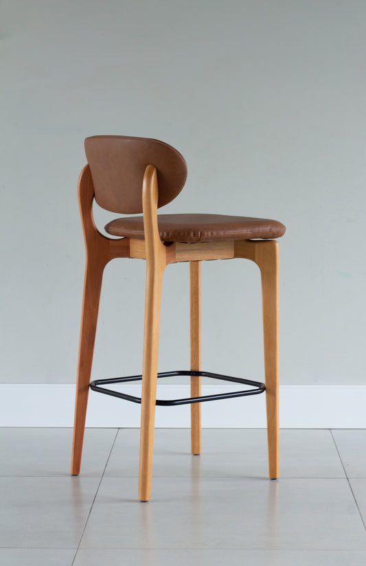 Banqueta Elis Madeira Damasco Metal Preto Assento Couro BR6027