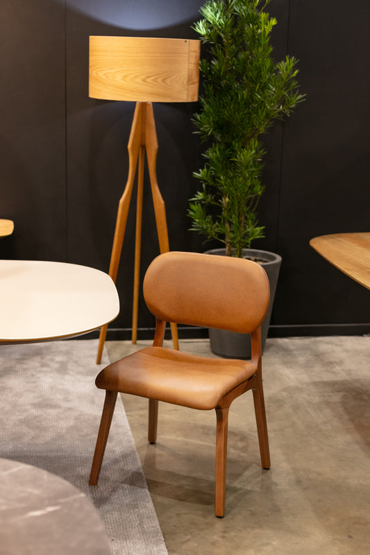 Madeira Chiara Assento e Encosto Multilaminado Estofado