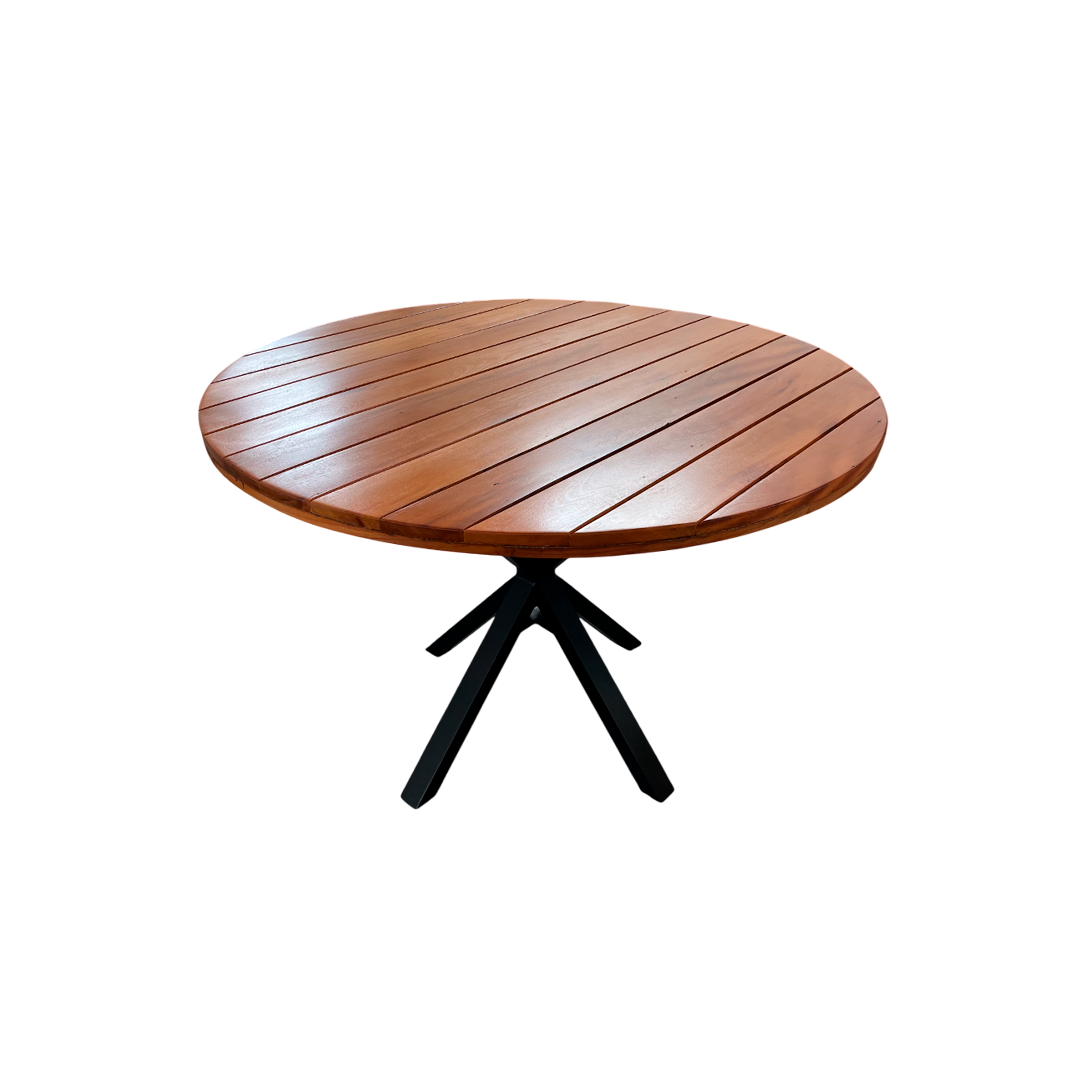 Mesa Redonda 120cm Tampo Frisado Madeira Maciça Peroba-rosa s/ Borda Alumínio Base Star Alumínio Cor Preta