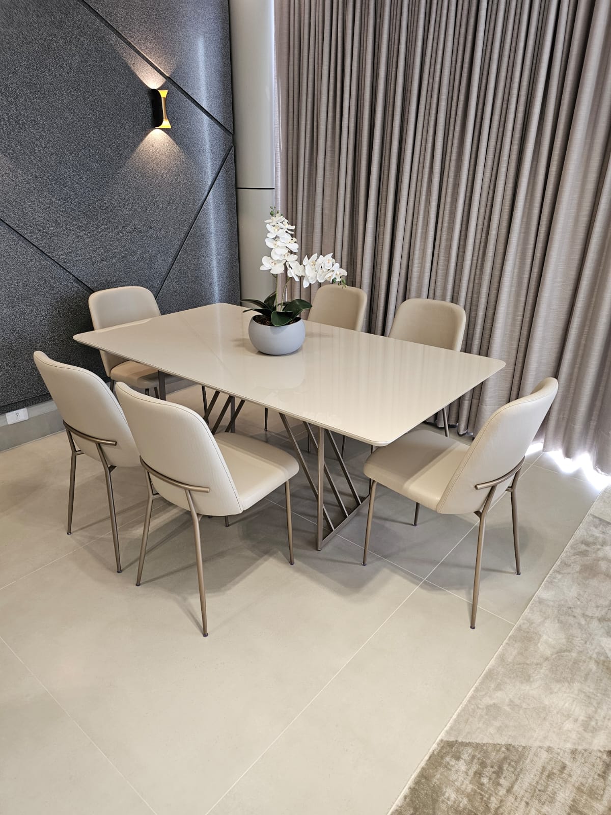 Mesa de Jantar Louvre 220x100cm Tampo Vidro Off-White Base Aço Champagne