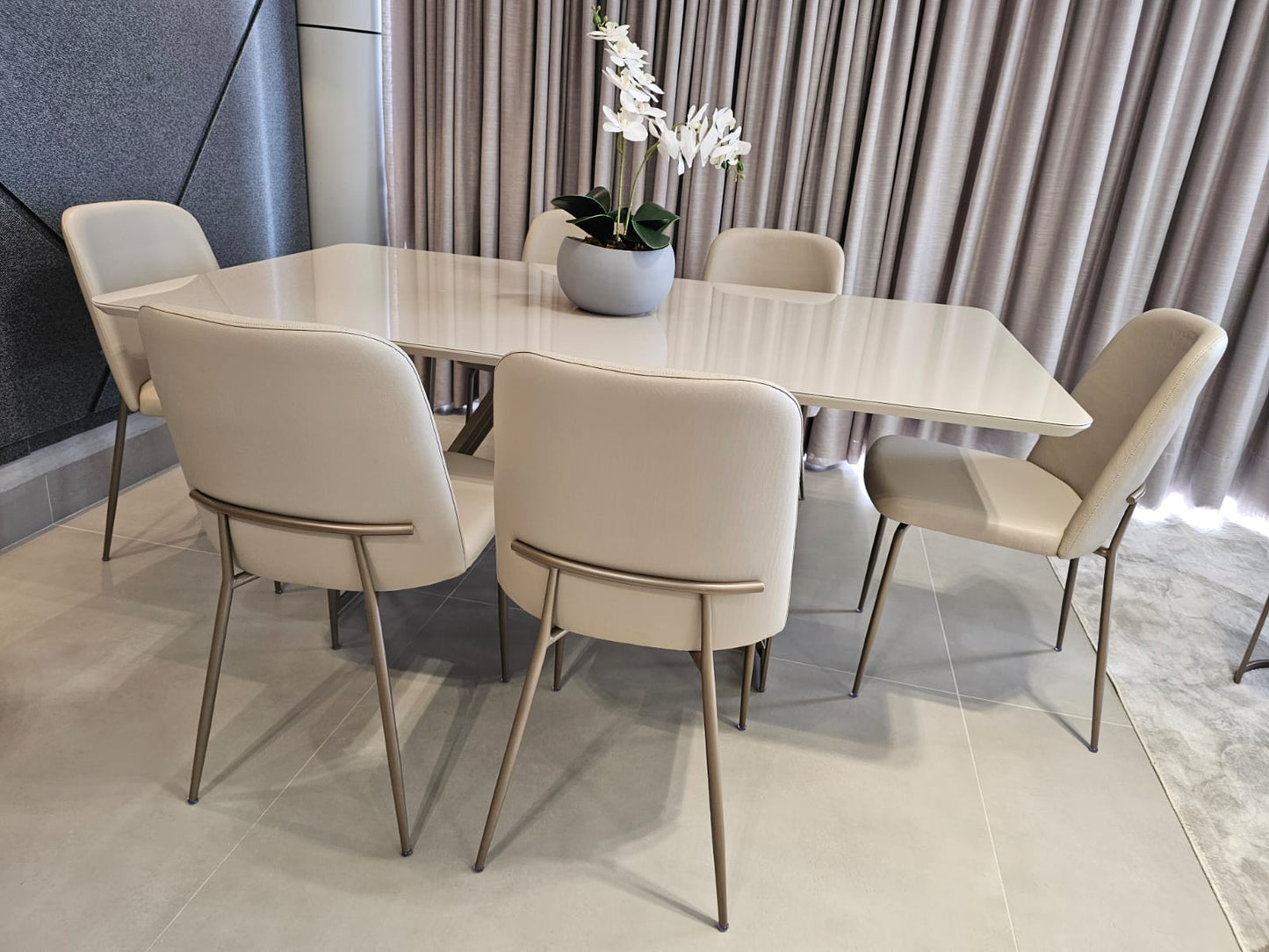 Mesa de Jantar Louvre 220x100cm Tampo Vidro Off-White Base Aço Champagne