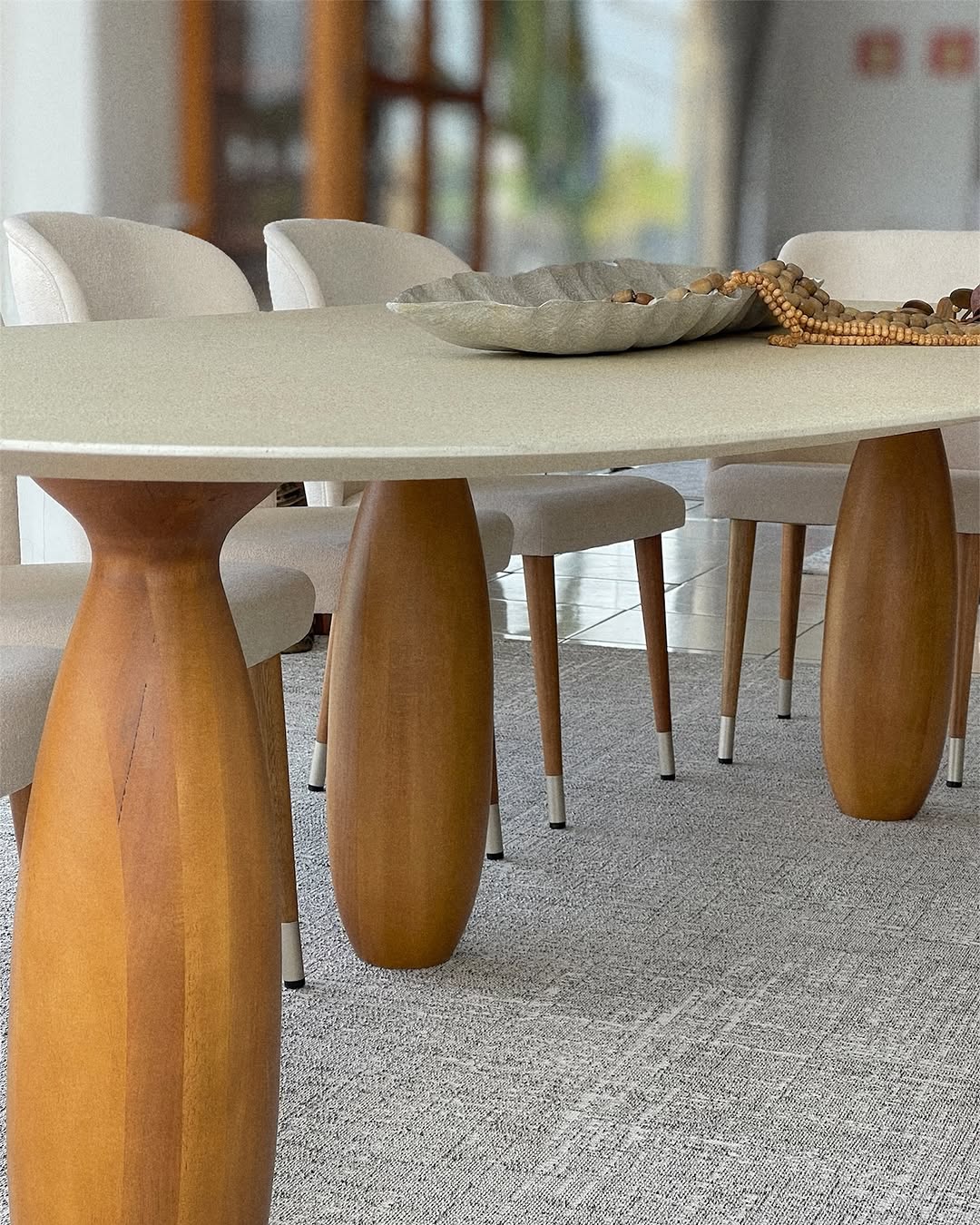 Silla Ginga Respaldo y Asiento de Madera Natural Canela Tapizado en Tela G.2-348