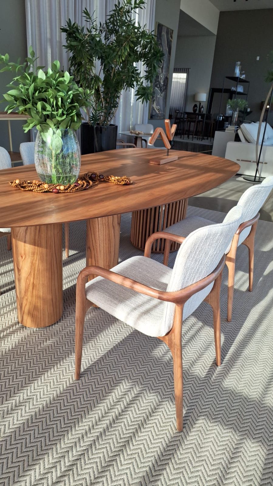 Silla Ginga Respaldo y Asiento de Madera Natural Canela Tapizado en Tela G.2-348