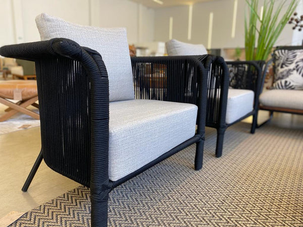 Ambiente 1 com Sillón Yasmin de aluminio y cuerda náutica en color naranja