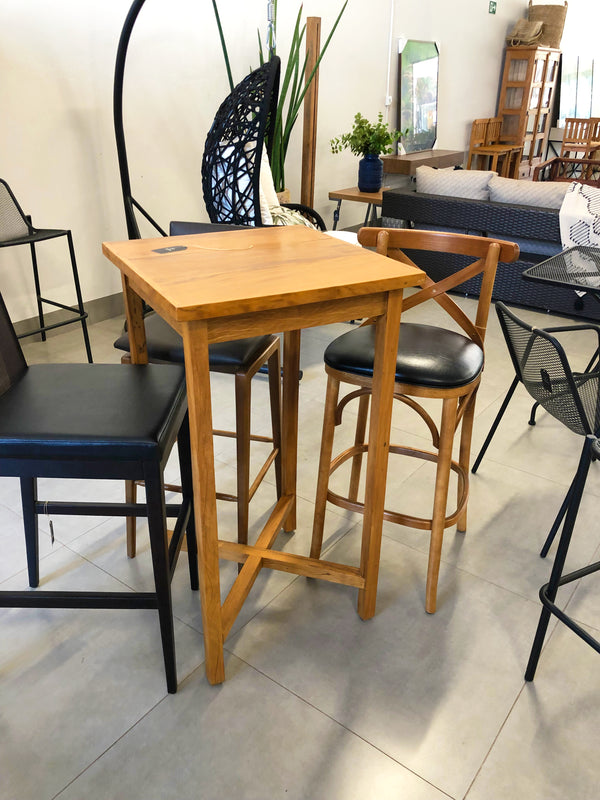 Ambiente 1 com Mesa Bistro Cuadrada 60x60cm Madera Maciza