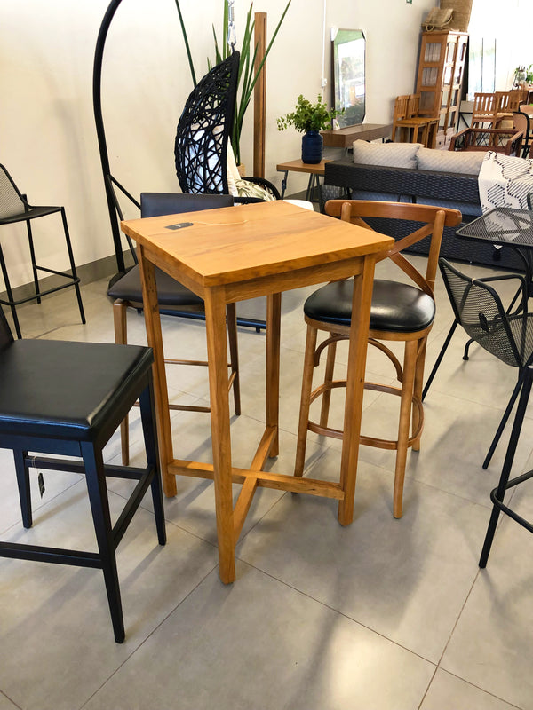 Ambiente 3 com Mesa Bistro Cuadrada 60x60cm Madera Maciza