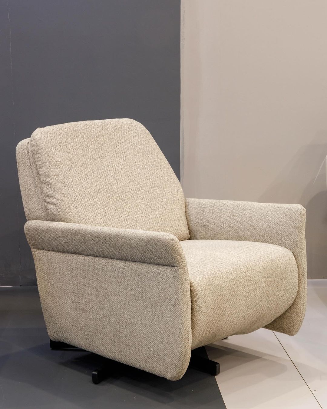 Roma Two Way Armchair Upholstered Fabric Backrest and Seat E-1039