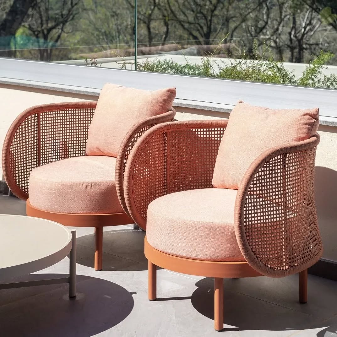 Poltrona Chanel Base Alumínio Cor Terracota Corda Náutica Rosa Assento e Encosto Estofado