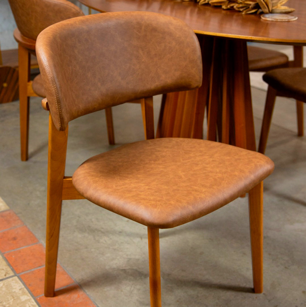 Cadeira Monic Madeira Amêndoa Encosto e Assento Estofado Tecido Facto 400 - BF