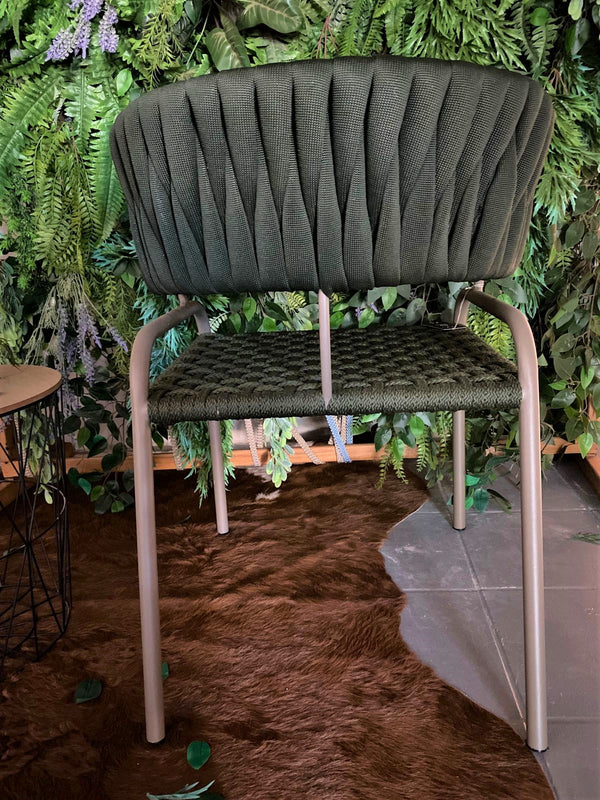 Ambiente 4 com Cadeira Deka Alumínio Cor Fendi Tricô Náutico Cor Verde Musgo
