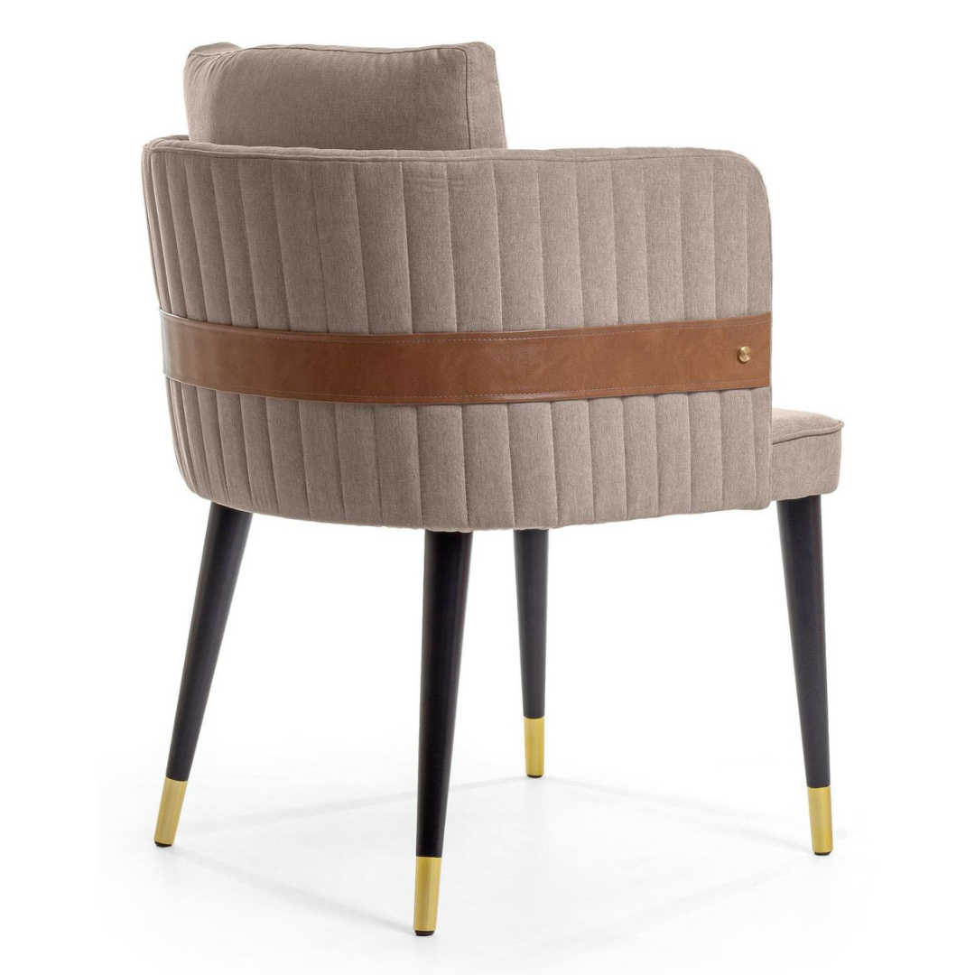 Silla Bia Wood Asiento tapizado en tela negro mate BR6000 con punta dorada