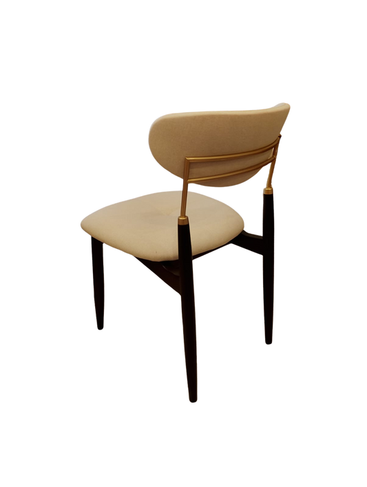 Cadeira Adara sem Braço Madeira Preto Fosco Metal Dourado Assento Estofado Tecido AA40