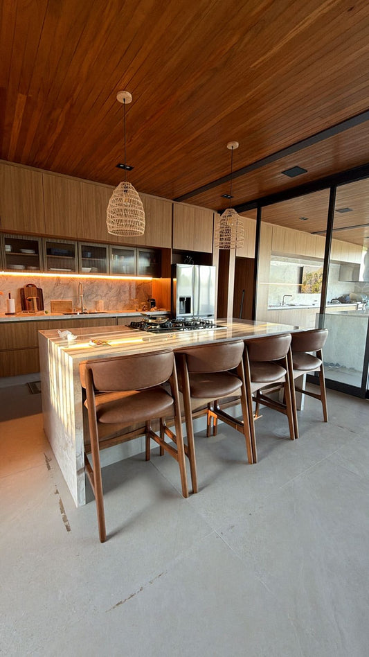 Proporções e Ergonomia: O Guia Técnico para Especificação de Assentos e Banquetas