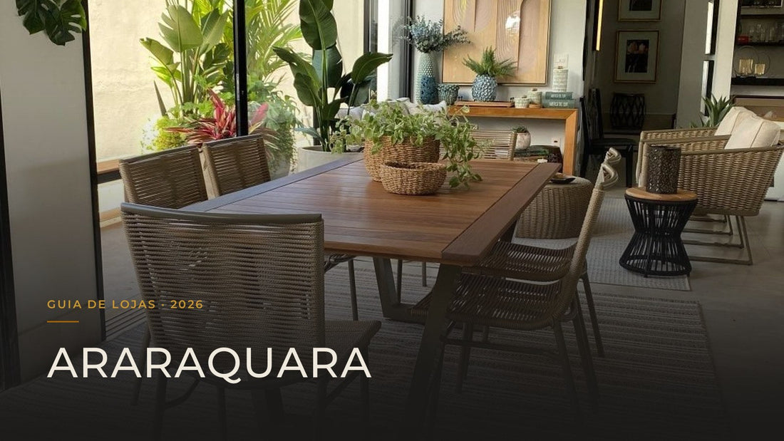 Guia das 5 melhores lojas de móveis em Araraquara — capa com sala de jantar aberta para o jardim, com mesa de madeira e seis cadeiras de corda náutica, em projeto entregue pela Toth Móveis